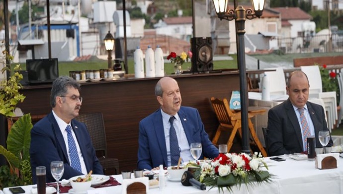 Cumhurbaşkanı Ersin Tatar, TBMM-KKTC Dostluk Grubu heyetine akşam yemeği verdi