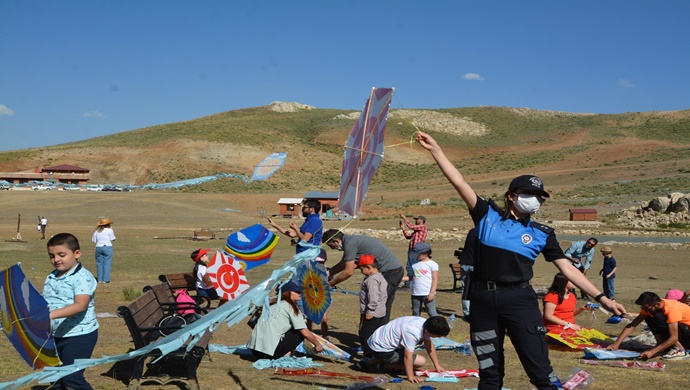 Hakkari’de Geleneksel Çocuk Şenliği Düzenlendi