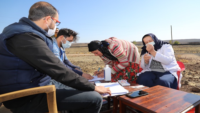 İl Sağlık Müdürü Prof. Dr. Mehmet Gülüm; Karacadağ da Mevsimlik İşçiler Aşılanıyor